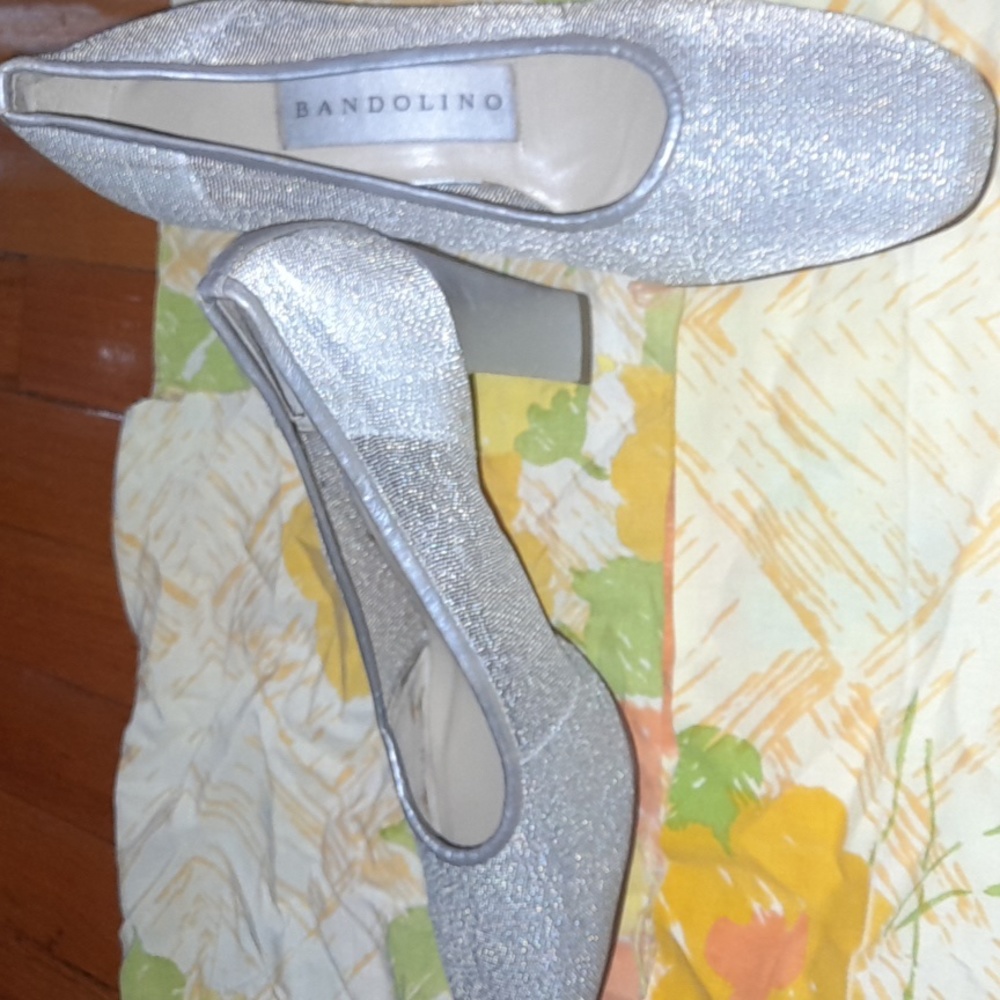 Womens Silver Square Heel by Bandolino Size 9 Pre-loved Great Condition